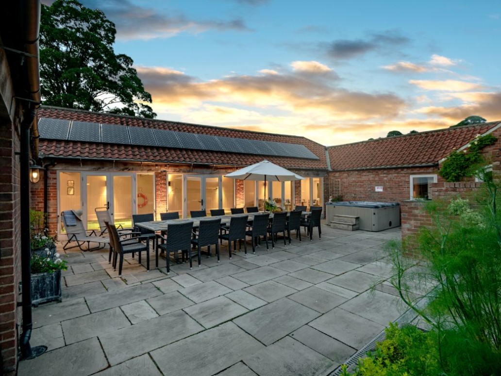 holiday cottage with pool for groups east midlands | Thorganby Hall