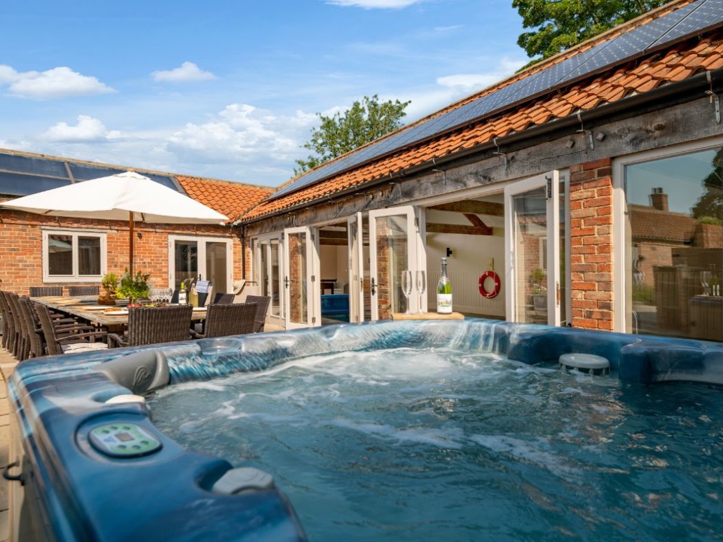 Holiday rental with pool for silver surfers east midlands | Thorganby Hall